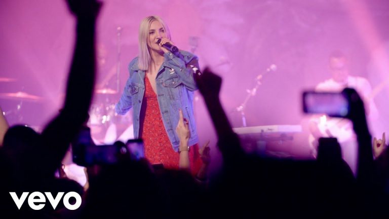 Julia Michaels – Happy (Live On The Honda Stage At House Of Blues Chicago)